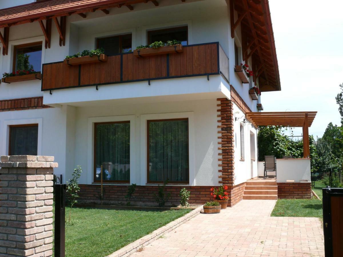 Sára Apartman Hévíz Exterior foto